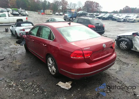 2015 Volkswagen Passat 1.8T Sel Premium z USA, uszkodzony, nr VIN 1VWCS7A30FC106235